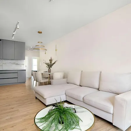 Spacious Apartment Close To The Airport Poznan Lesnych Skrzatow 21A By Heyrent Apartment *