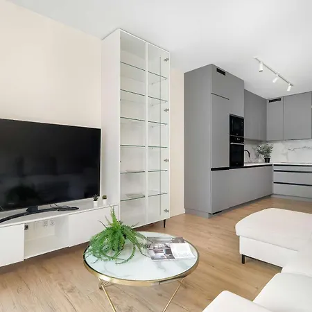 Spacious Apartment Close To The Airport Poznan Lesnych Skrzatow 21A By Heyrent Apartment *
